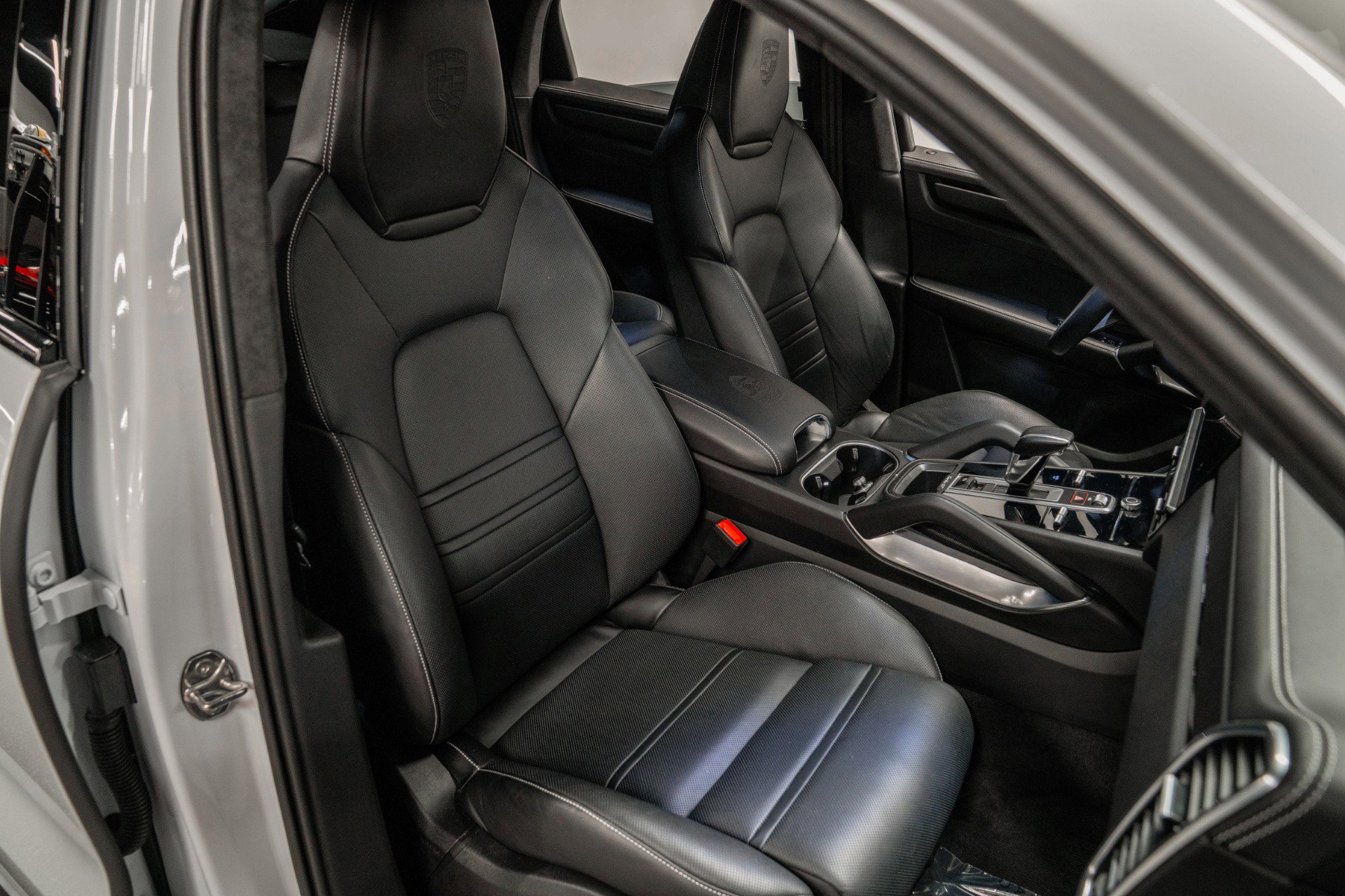 Used 2023 Porsche Cayenne Turbo GT image 25