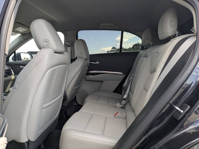 Used 2023 Cadillac XT4 Luxury w/ Cold Weather Package FWD image 17