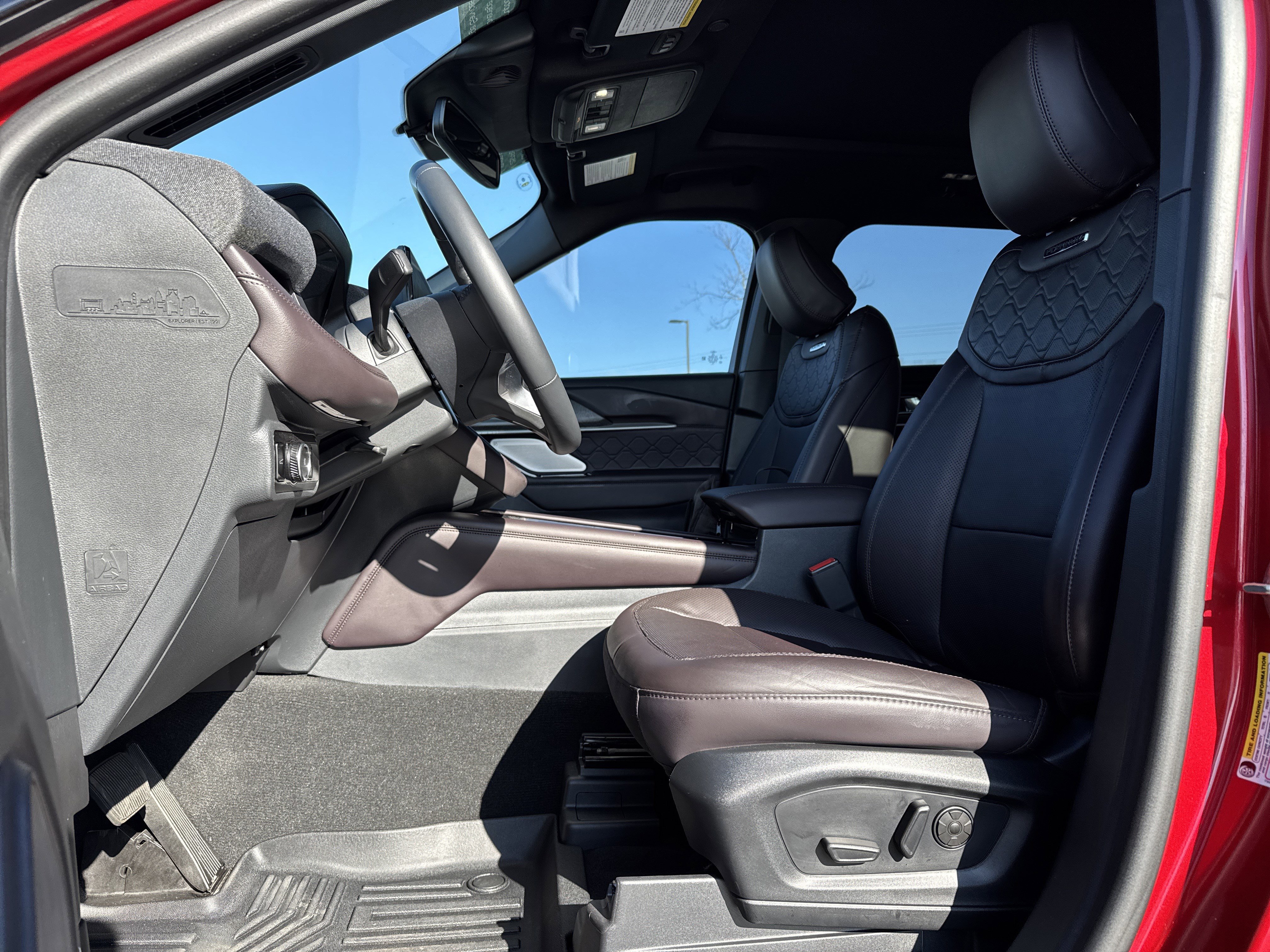 Used 2025 Ford Explorer Platinum w/ LUX Leather Package image 16