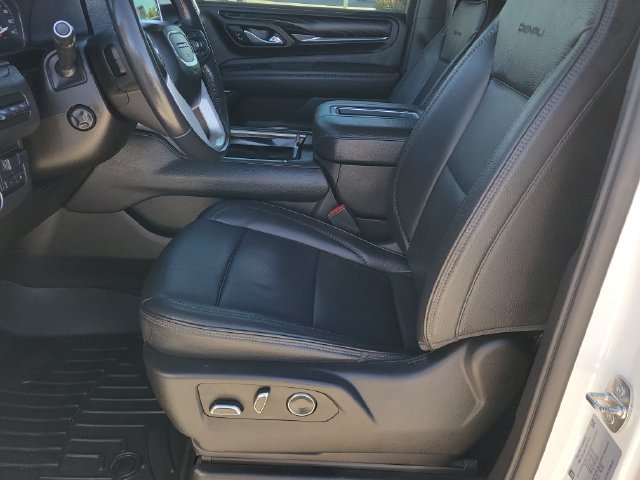 Used 2021 GMC Yukon XL Denali w/ Denali Ultimate Package AWD/4WD image 6