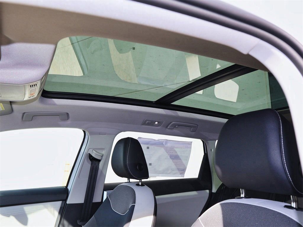 New 2026 Volkswagen Taos SE image 12