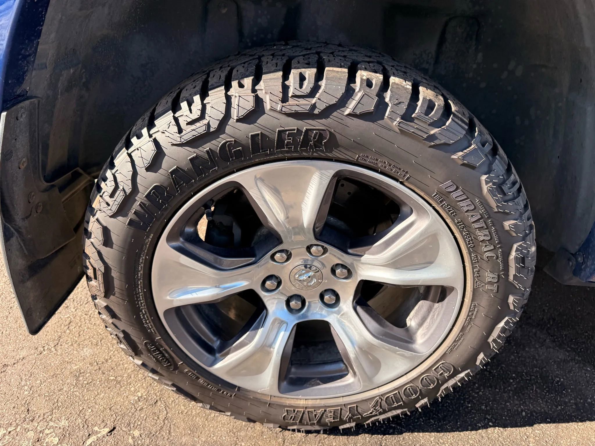 Used 2019 RAM 1500 Laramie AWD/4WD image 42