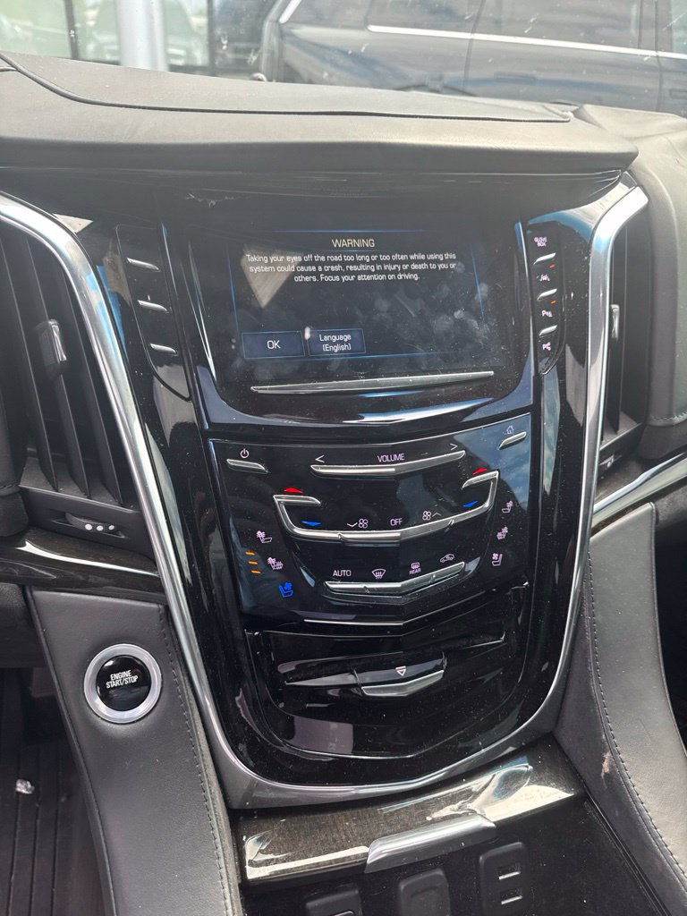 Used 2018 Cadillac Escalade Platinum AWD/4WD image 2