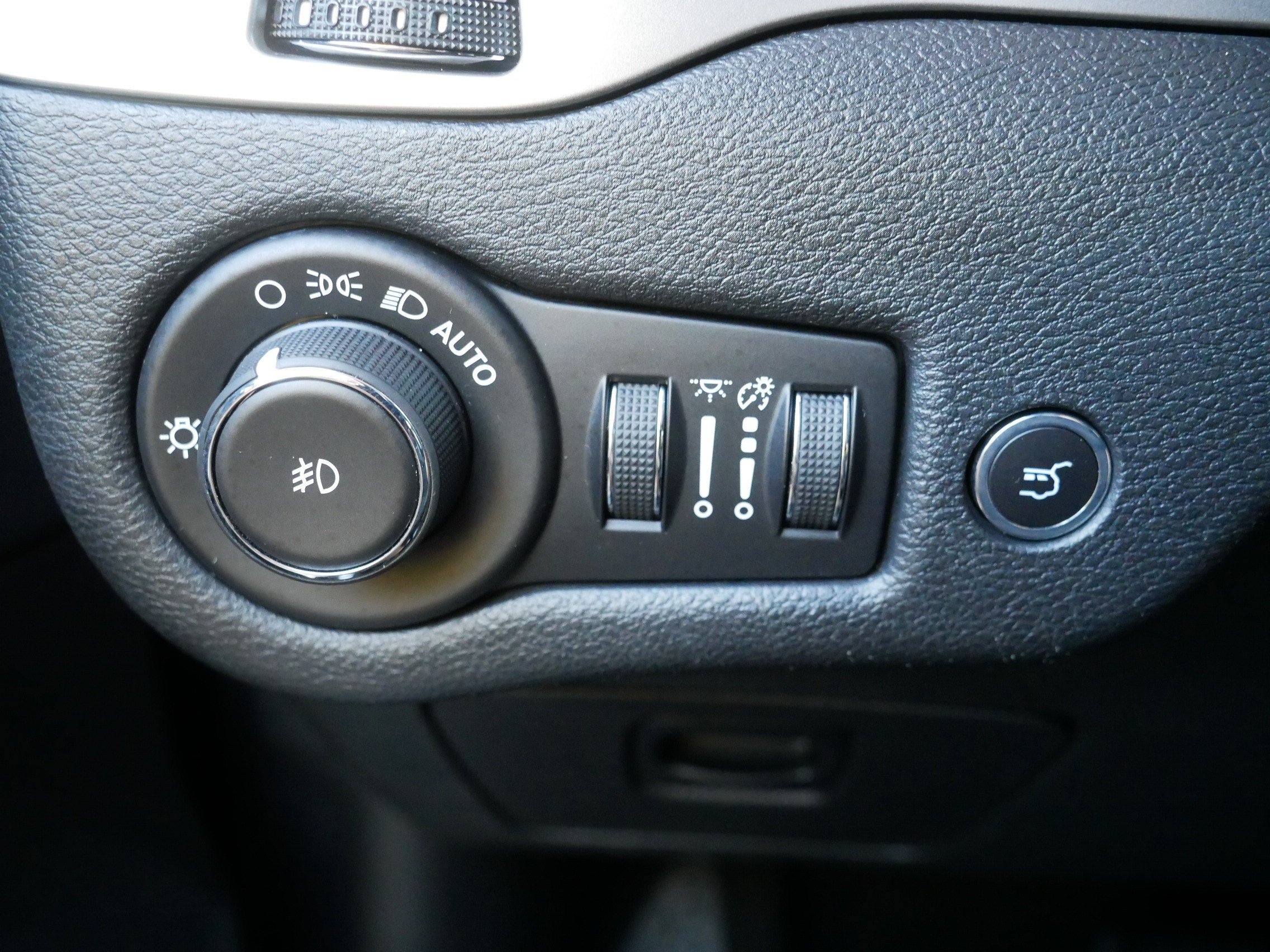 Used 2019 Jeep Cherokee High Altitude AWD/4WD image 26