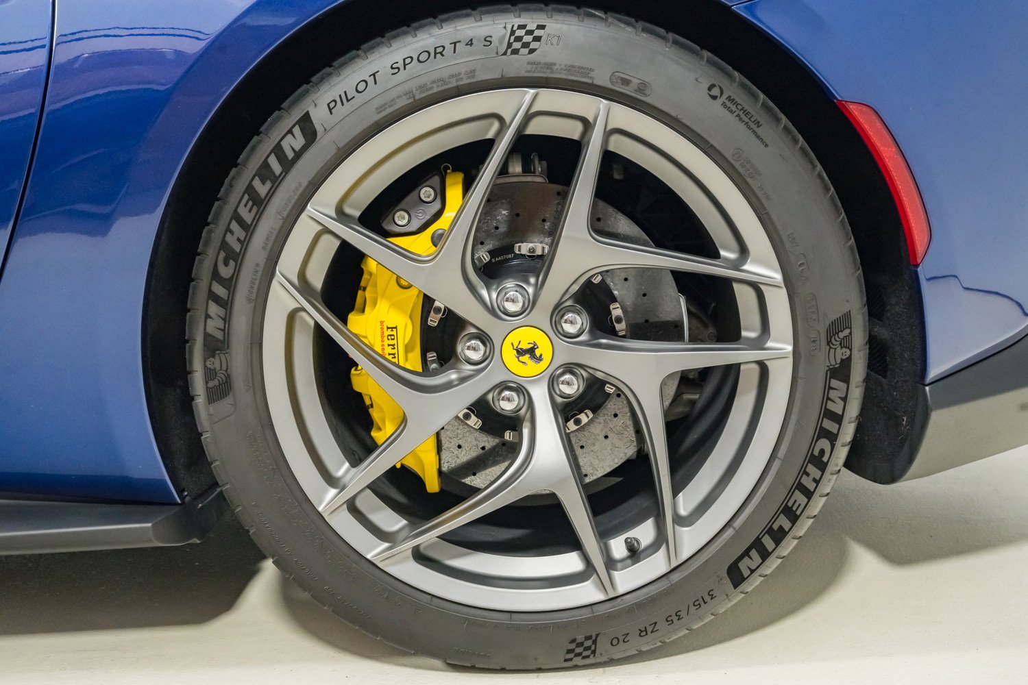 Certified 2020 Ferrari 812 Superfast RWD image 13