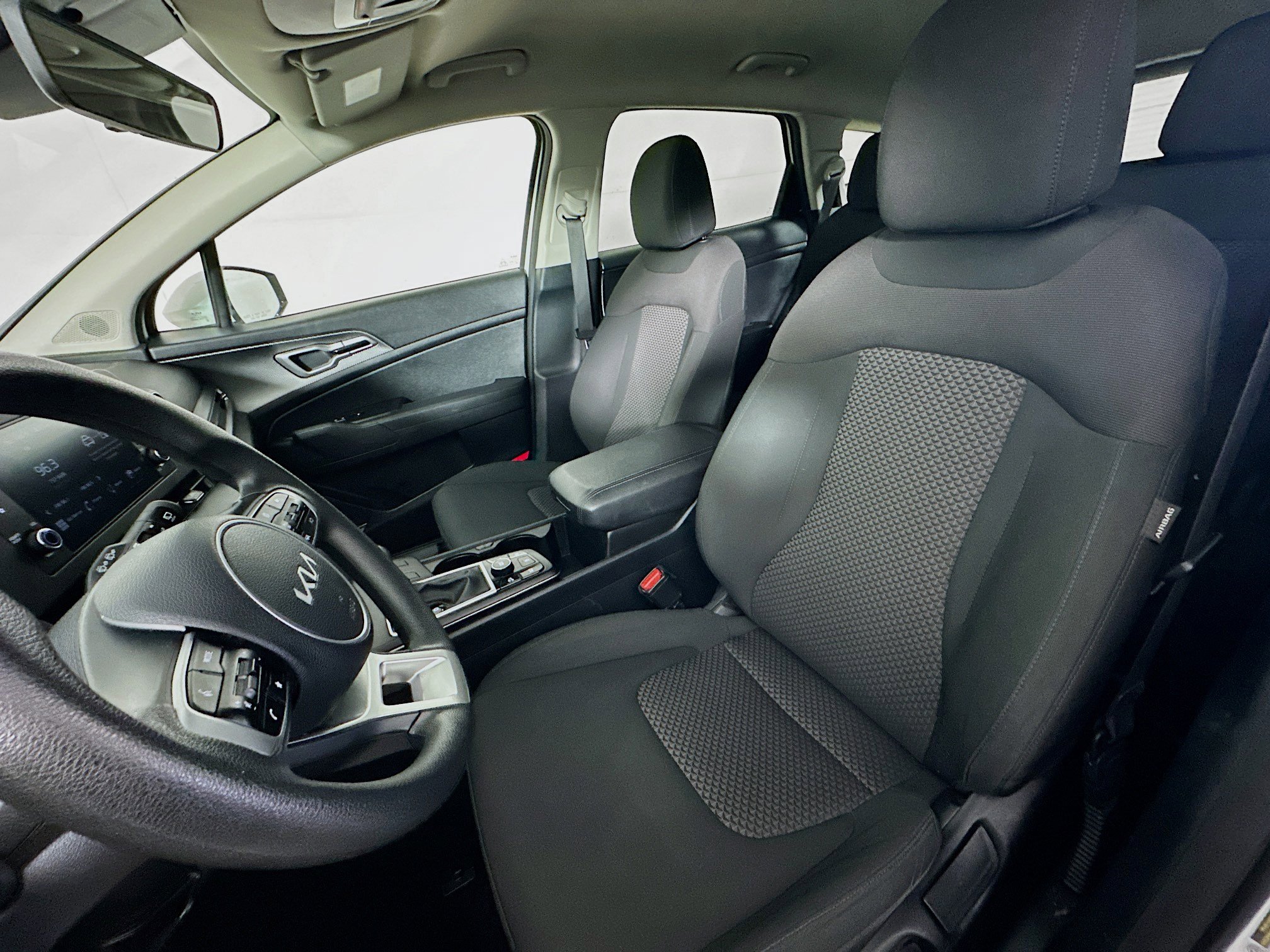 Used 2024 Kia Sportage LX image 13