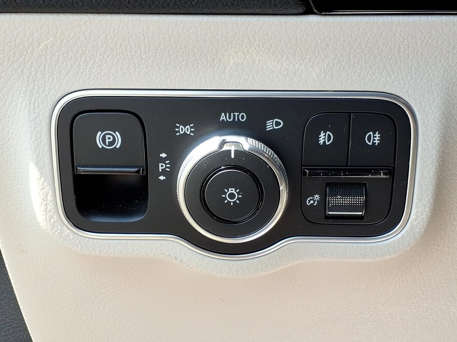 Certified 2025 Mercedes-Benz GLA 250 4MATIC image 16