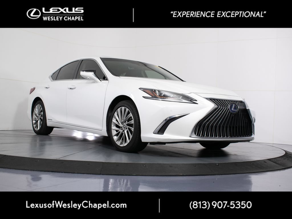 Used 2021 Lexus ES 300h Ultra Luxury w/ Accessory Package 2 FWD image 1