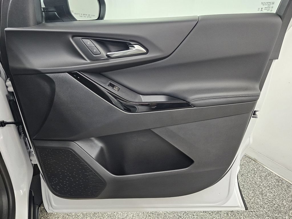 Used 2026 Chevrolet Equinox LT w/ Safety and Technology Package FWD image 24