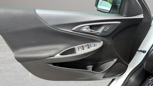 Used 2023 Chevrolet Malibu LS FWD image 17