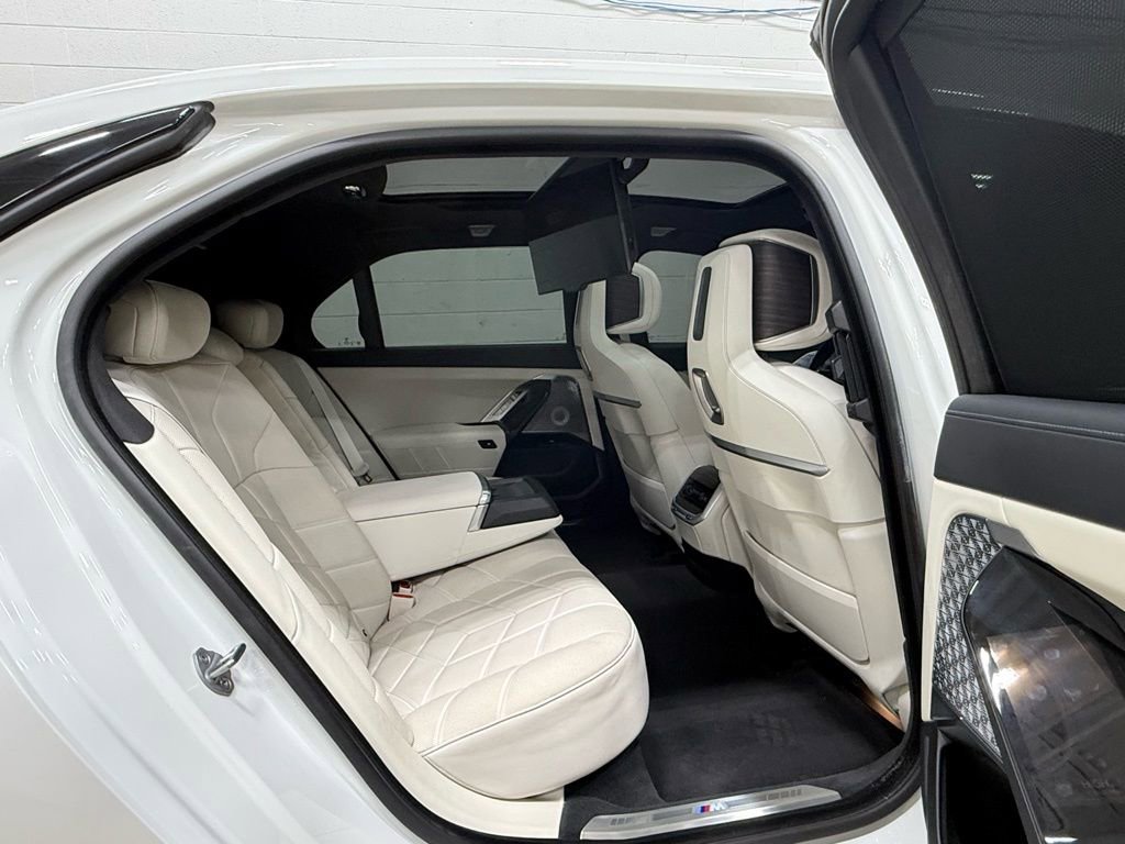 Used 2024 BMW 760i xDrive w/ Premium Package image 76