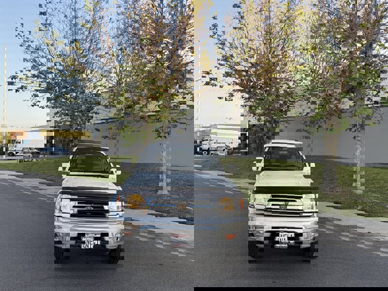 Used 2000 Toyota 4Runner Limited image 3