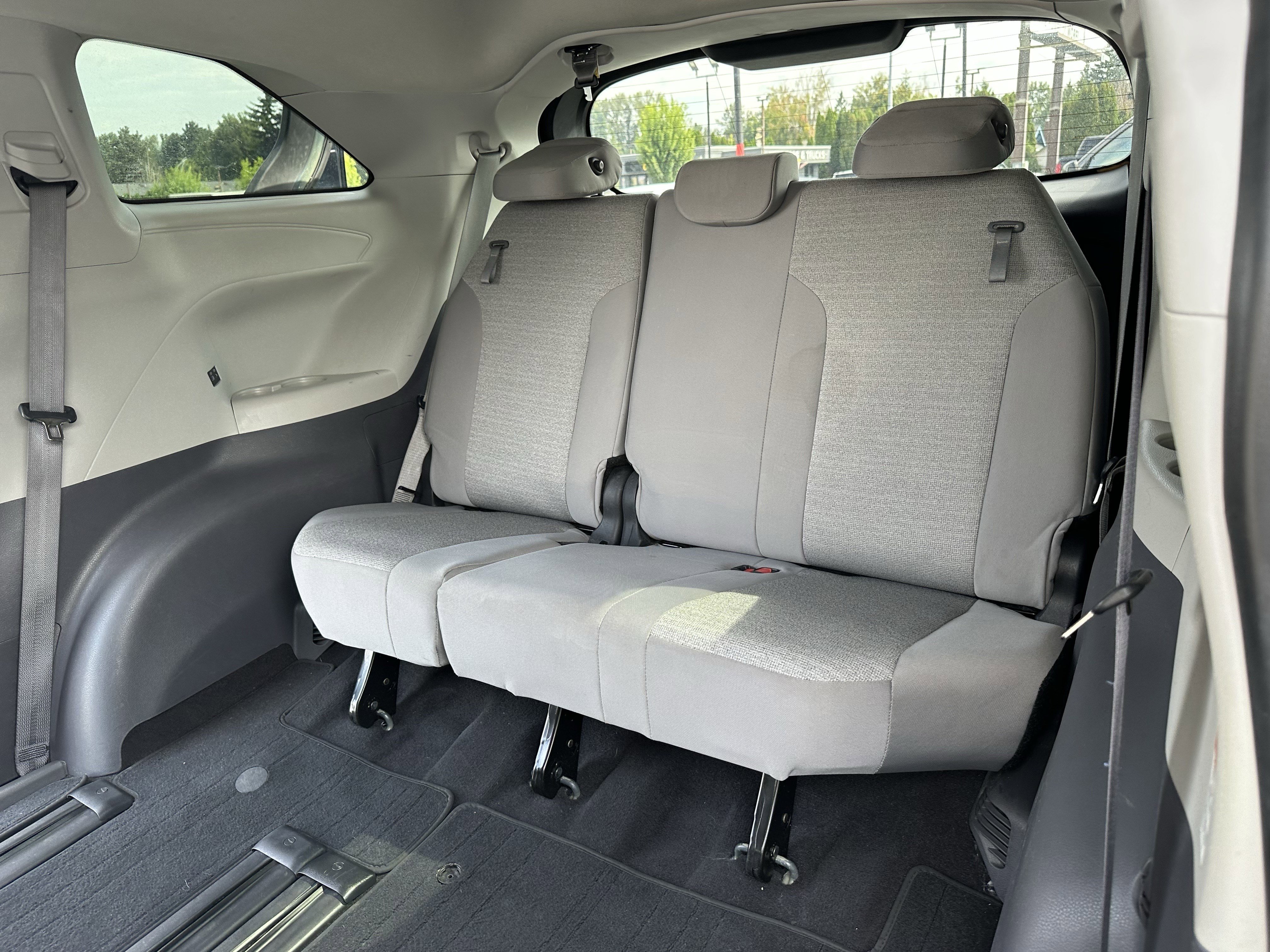 Used 2023 Toyota Sienna LE image 17