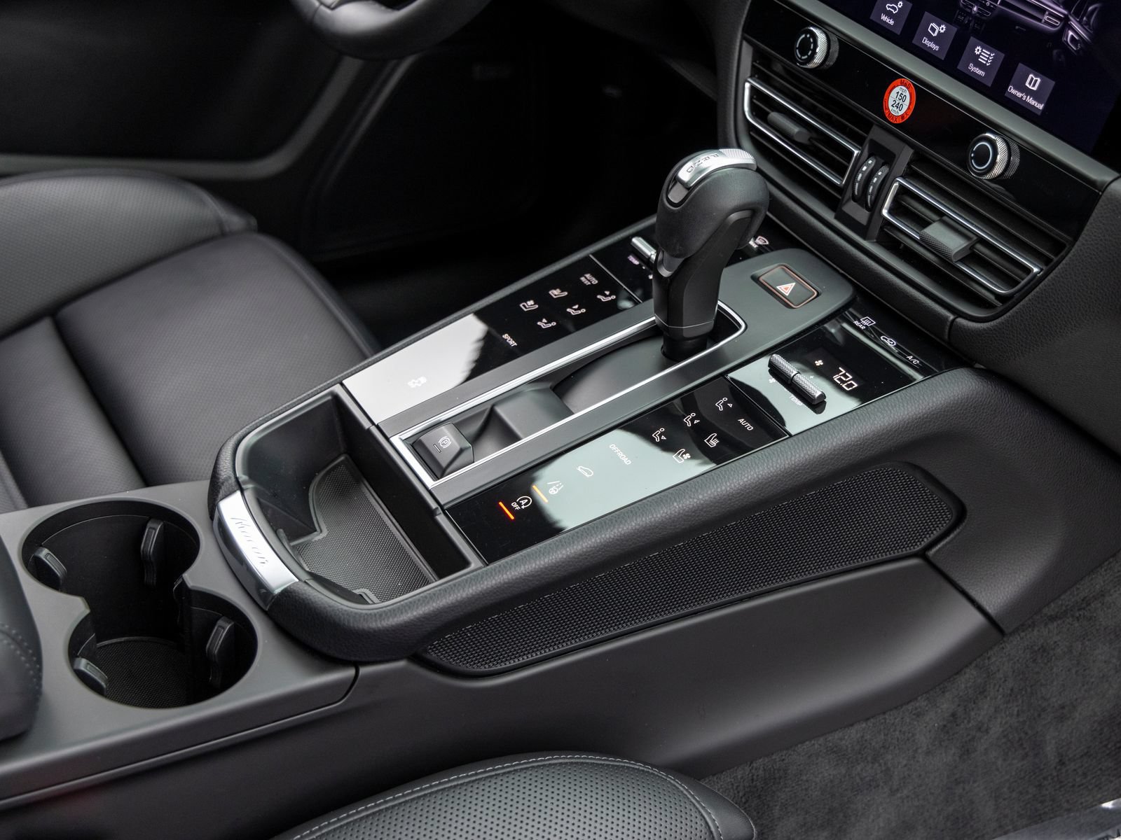 Certified 2022 Porsche Macan AWD/4WD image 55
