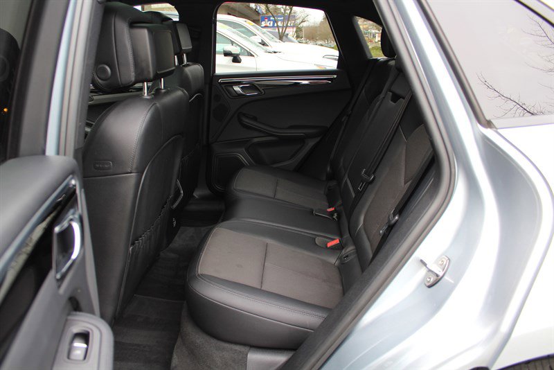 Used 2022 Porsche Macan AWD/4WD image 22