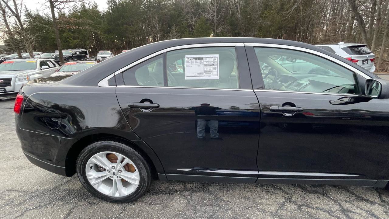 Used 2017 Ford Taurus SE image 10
