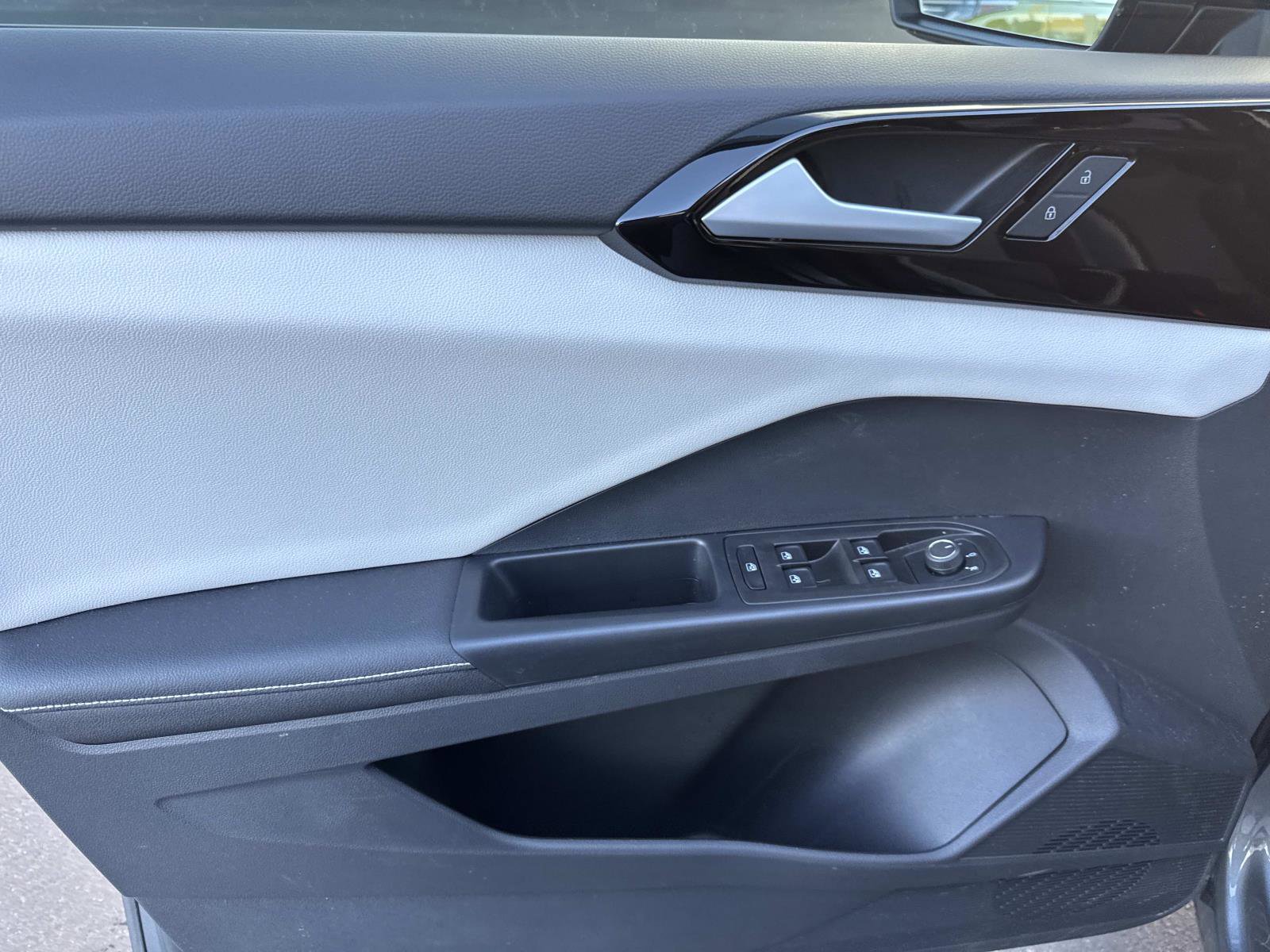 Certified 2025 Volkswagen Taos S image 16