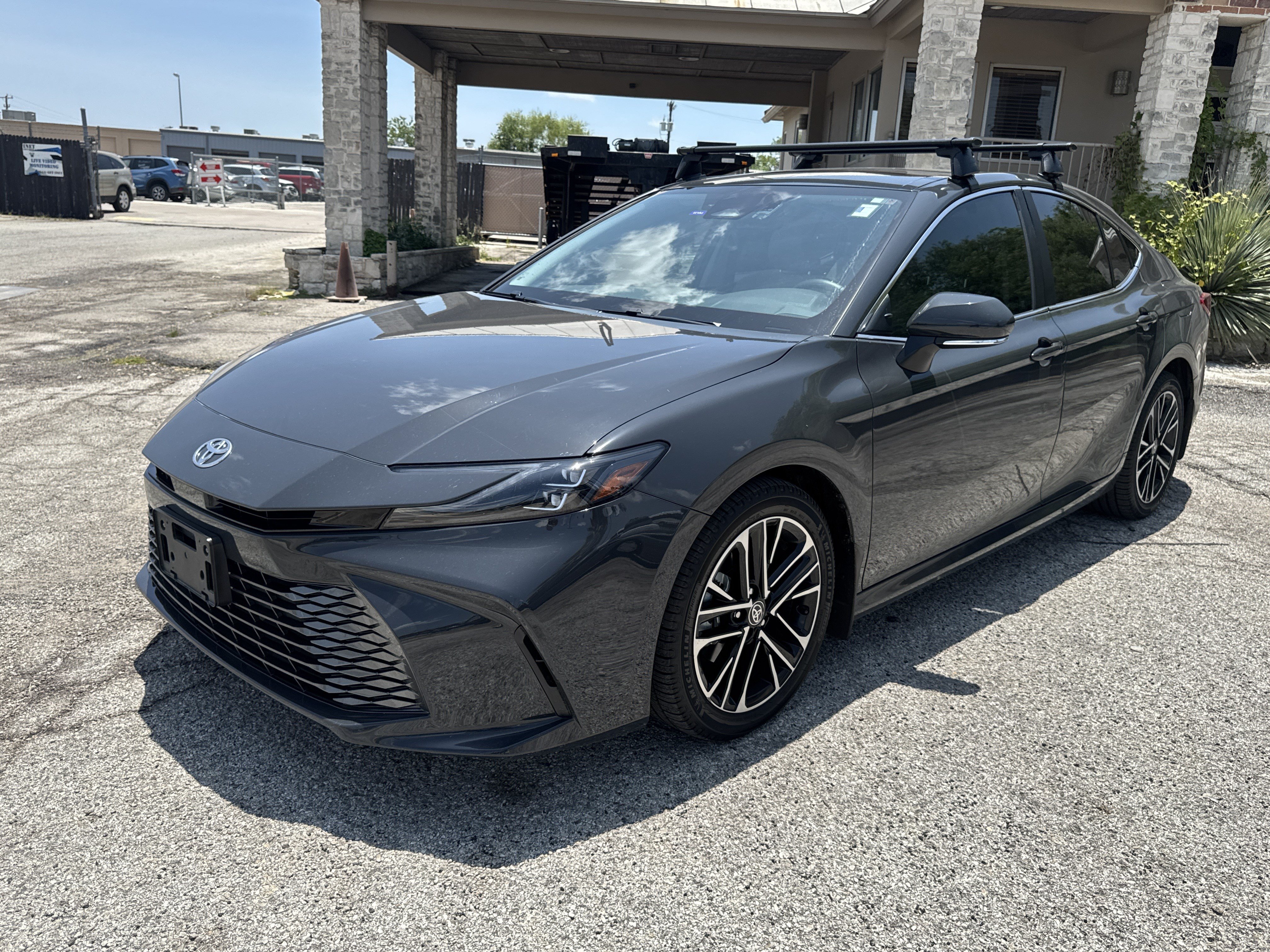 Used 2025 Toyota Camry XLE FWD image 7