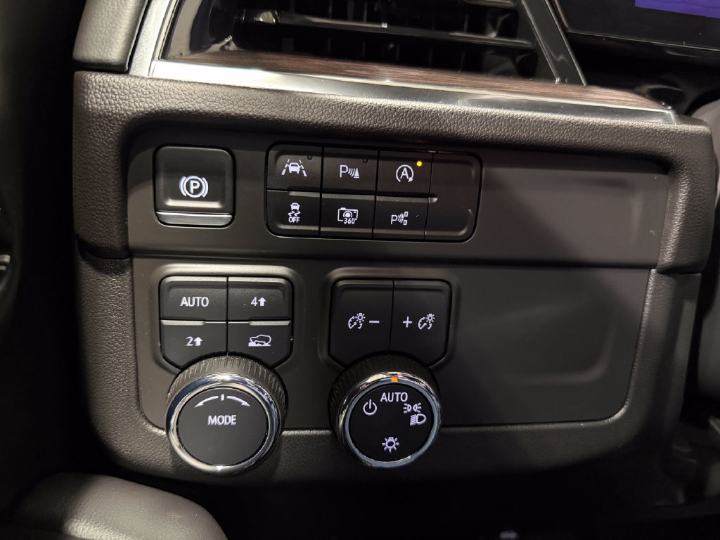 Used 2025 Chevrolet Tahoe LT AWD/4WD image 17