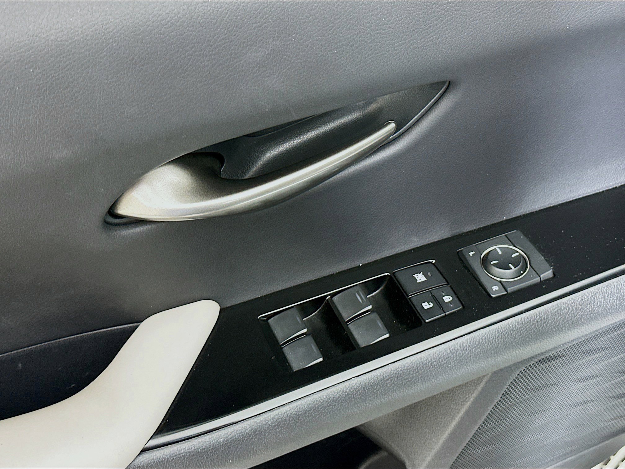 Used 2023 Lexus UX 250h FWD image 15