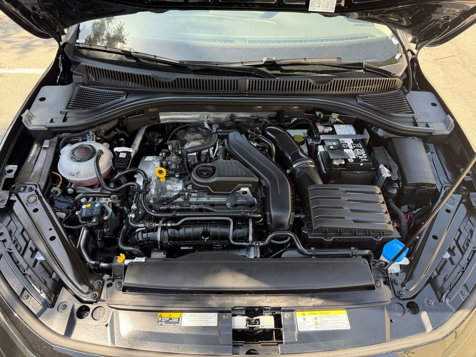 Used 2025 Volkswagen Jetta SE image 33