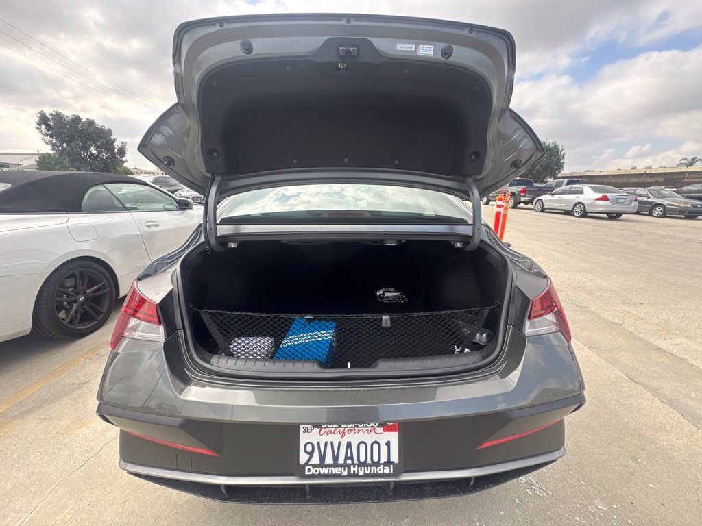 Used 2025 Hyundai Elantra Limited FWD image 11