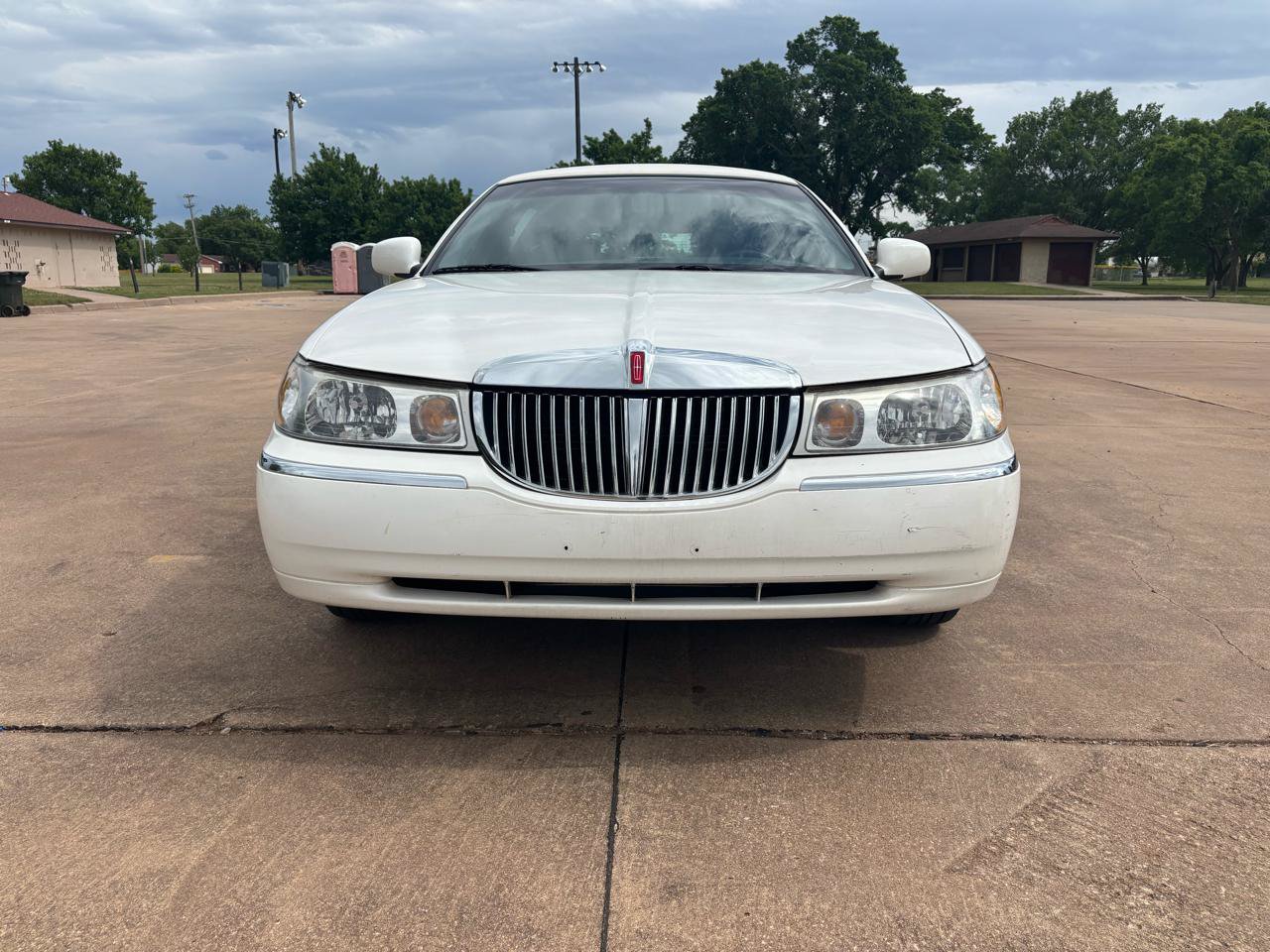 Used 1999 Lincoln Town Car Executive RWD image 5