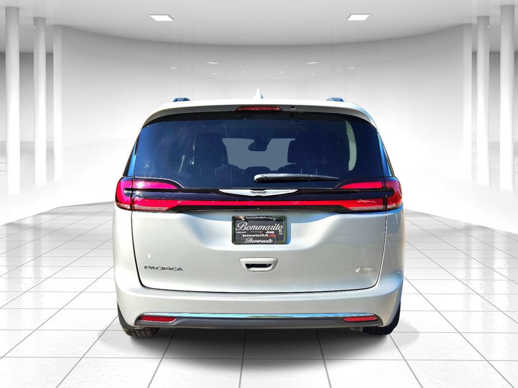 Used 2022 Chrysler Pacifica Touring-L AWD/4WD image 4