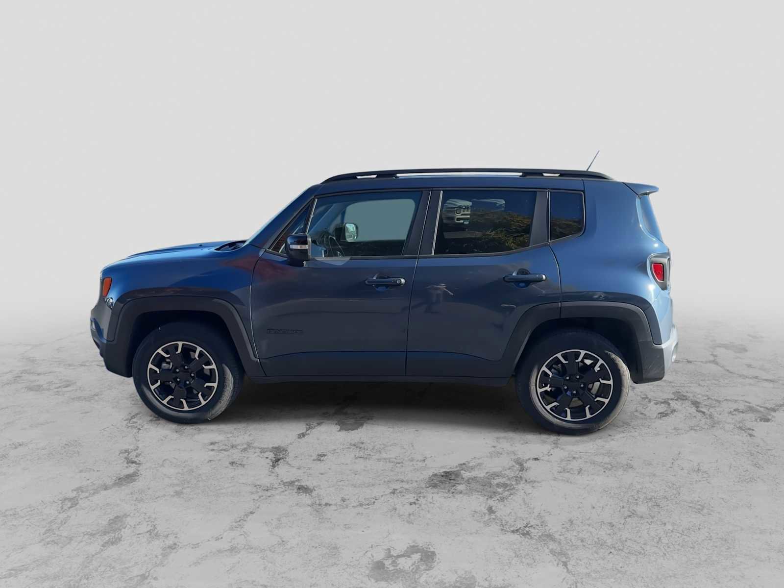 Used 2023 Jeep Renegade Latitude image 5