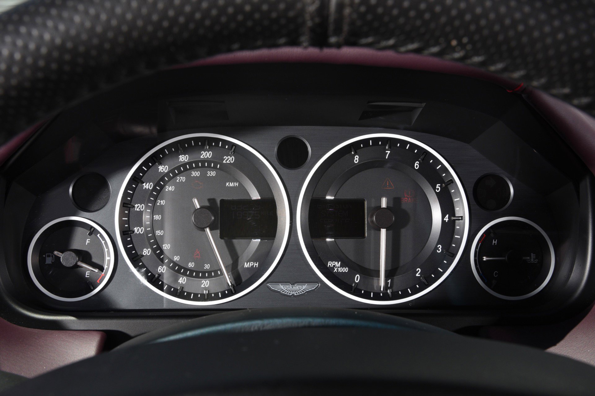 Used 2011 Aston Martin V12 Vantage Coupe RWD image 22