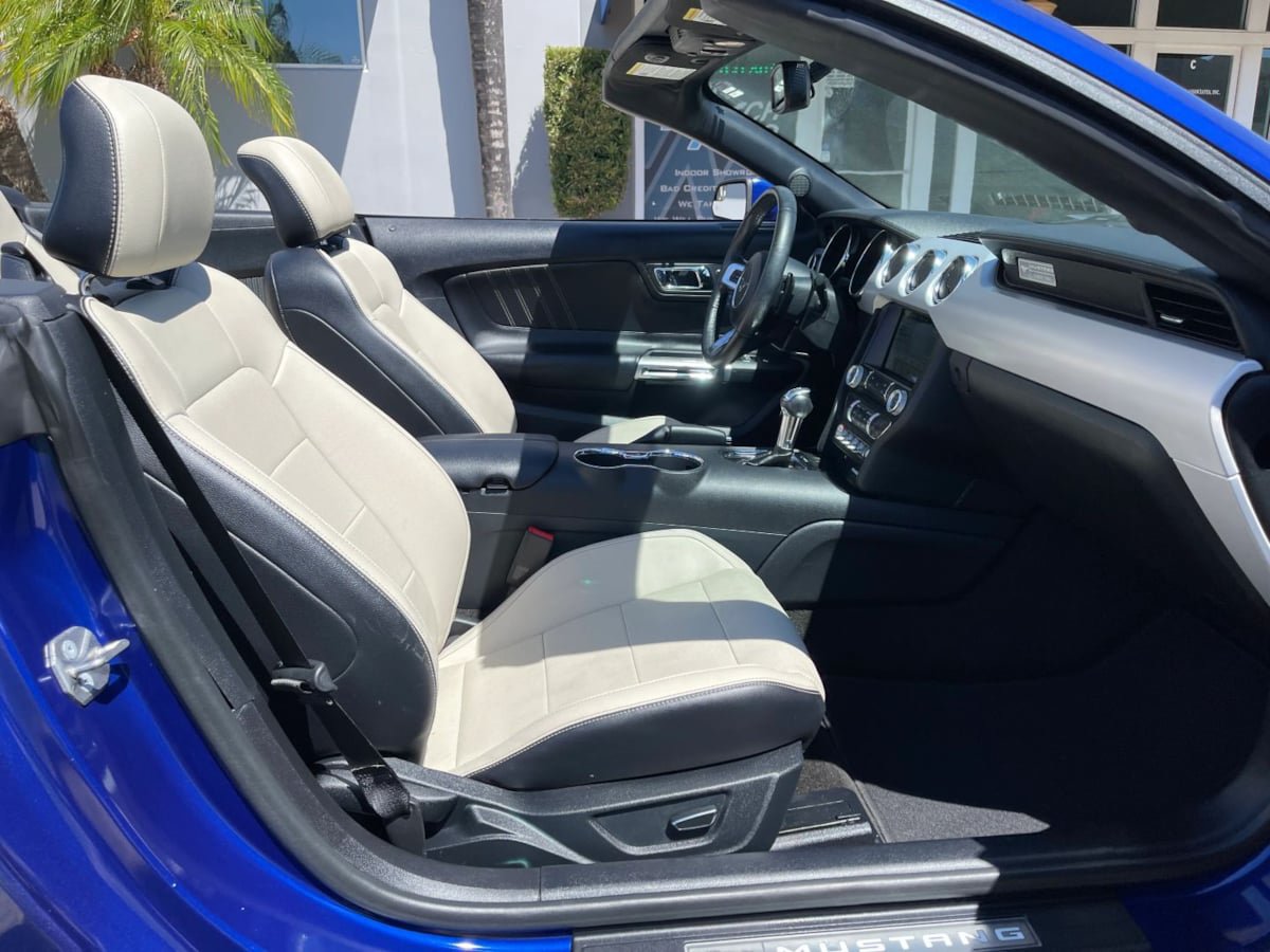 Used 2016 Ford Mustang Premium RWD image 20
