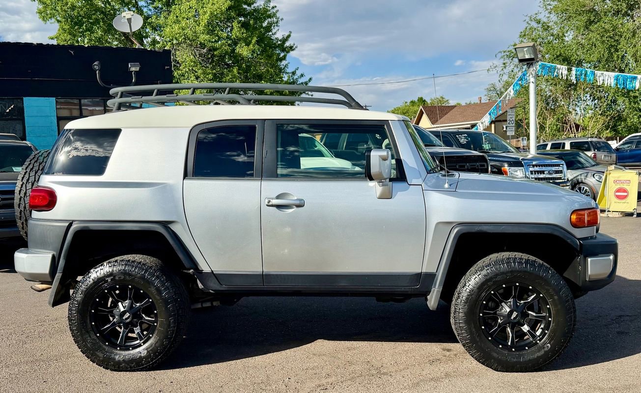 Used 2007 Toyota FJ Cruiser 4WD image 2