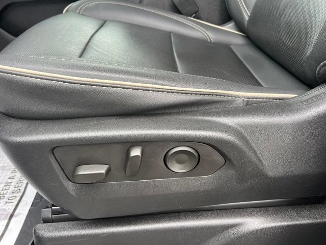 Used 2023 GMC Yukon SLT w/ SLT Luxury Package AWD/4WD image 28