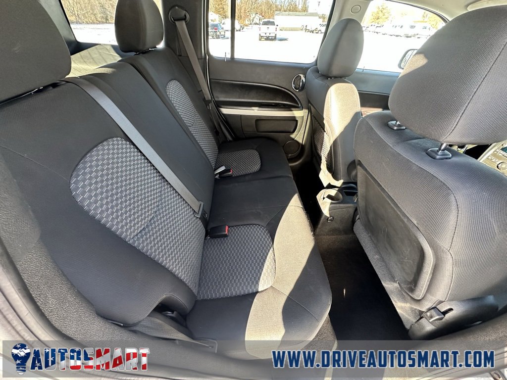 Used 2009 Chevrolet HHR LS image 16