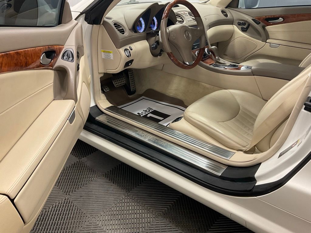 Used 2009 Mercedes-Benz SL 550 image 17