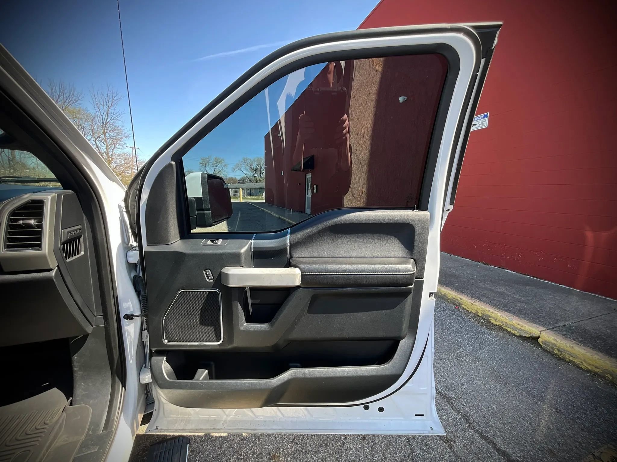 Used 2019 Ford F150 Lariat w/ Equipment Group 502A Luxury AWD/4WD image 29