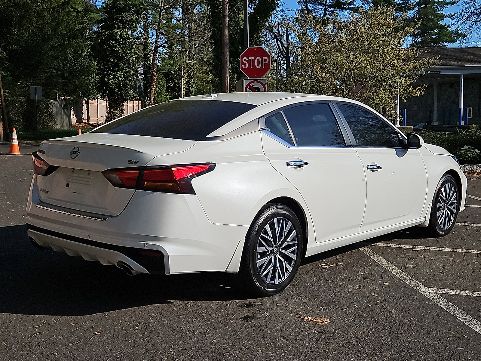 Certified 2023 Nissan Altima 2.5 SV w/ SV Premium Package FWD image 6