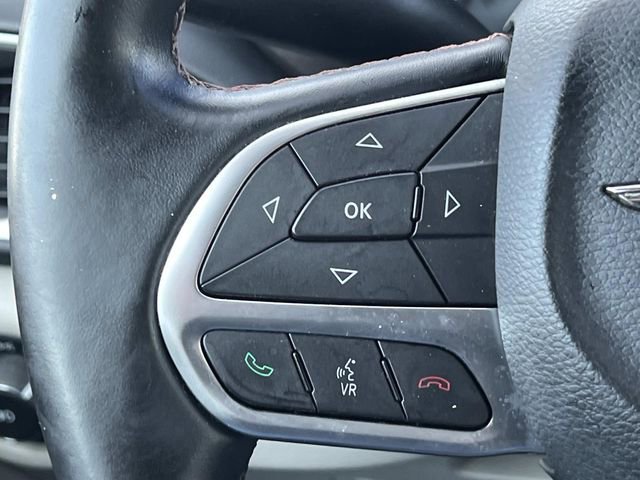 Used 2017 Chrysler Pacifica Touring-L FWD image 30