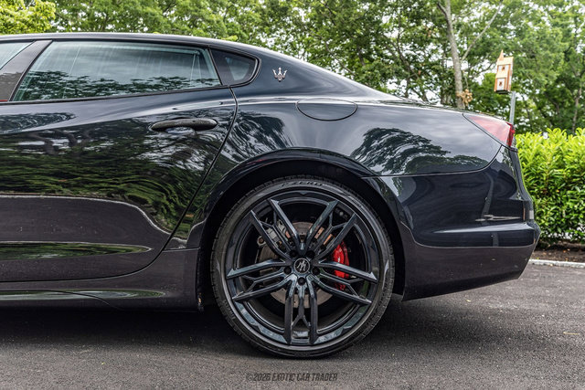 Used 2022 Maserati Quattroporte Trofeo RWD image 5