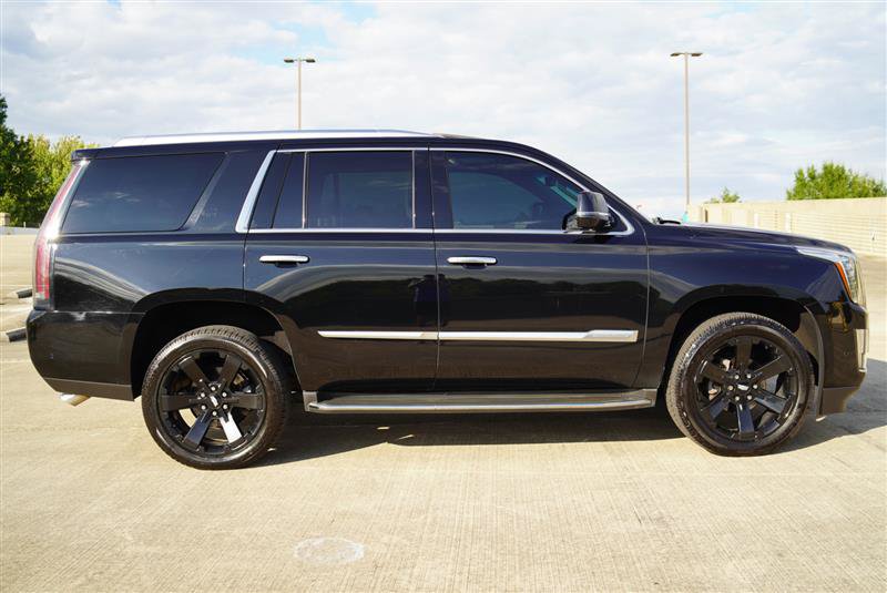 Used 2017 Cadillac Escalade Luxury AWD/4WD image 7