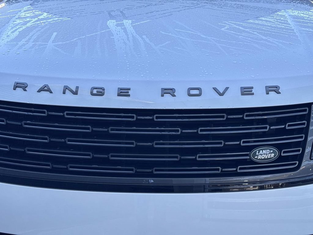 Certified 2025 Land Rover Range Rover SE AWD/4WD image 11