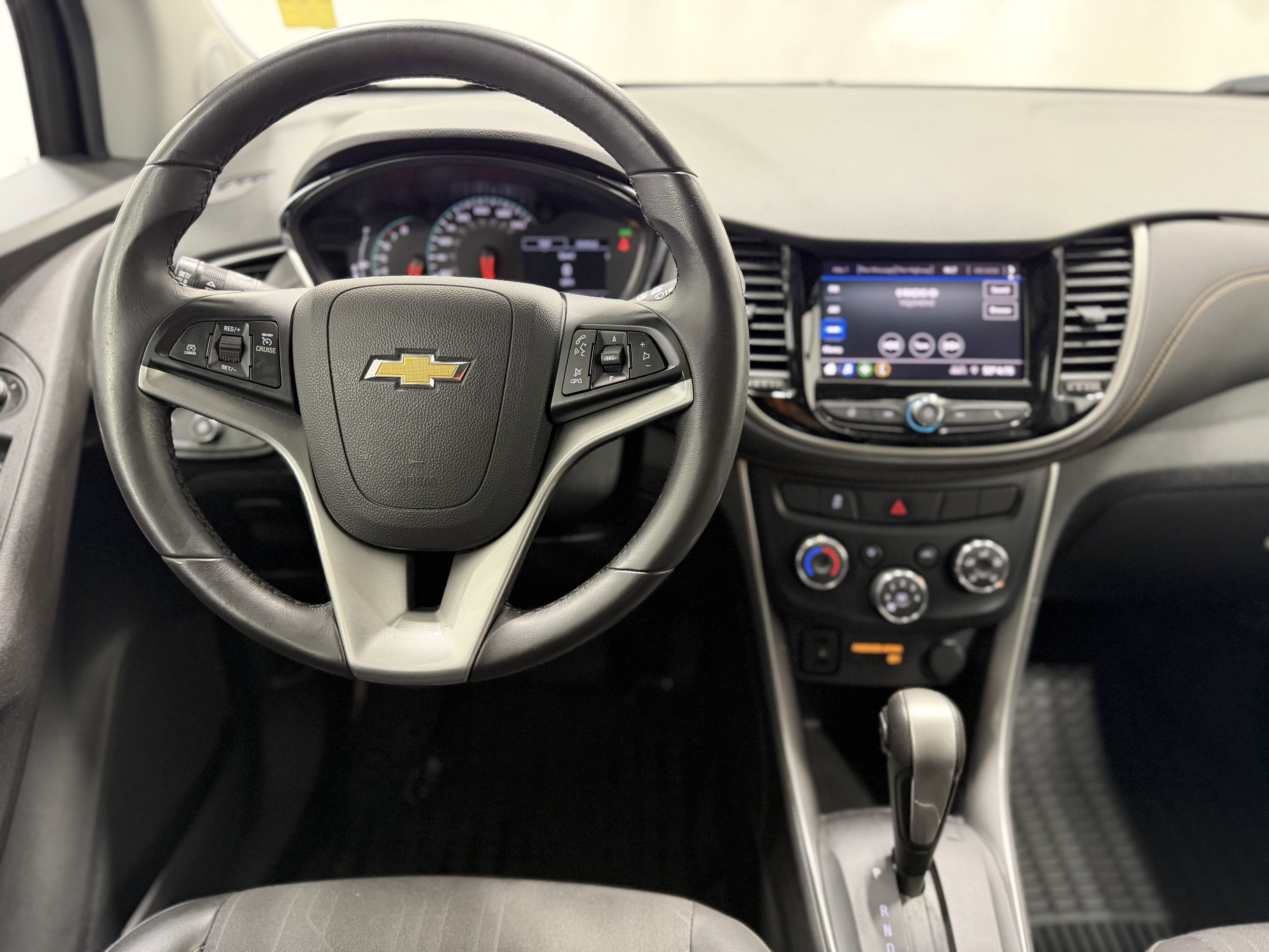 Used 2020 Chevrolet Trax LT w/ LT Convenience Package AWD/4WD image 22