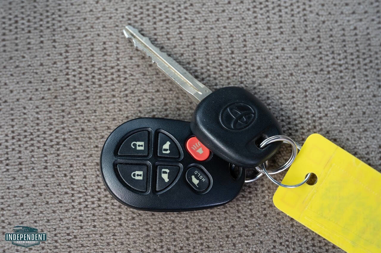 Used 2005 Toyota Sienna image 28