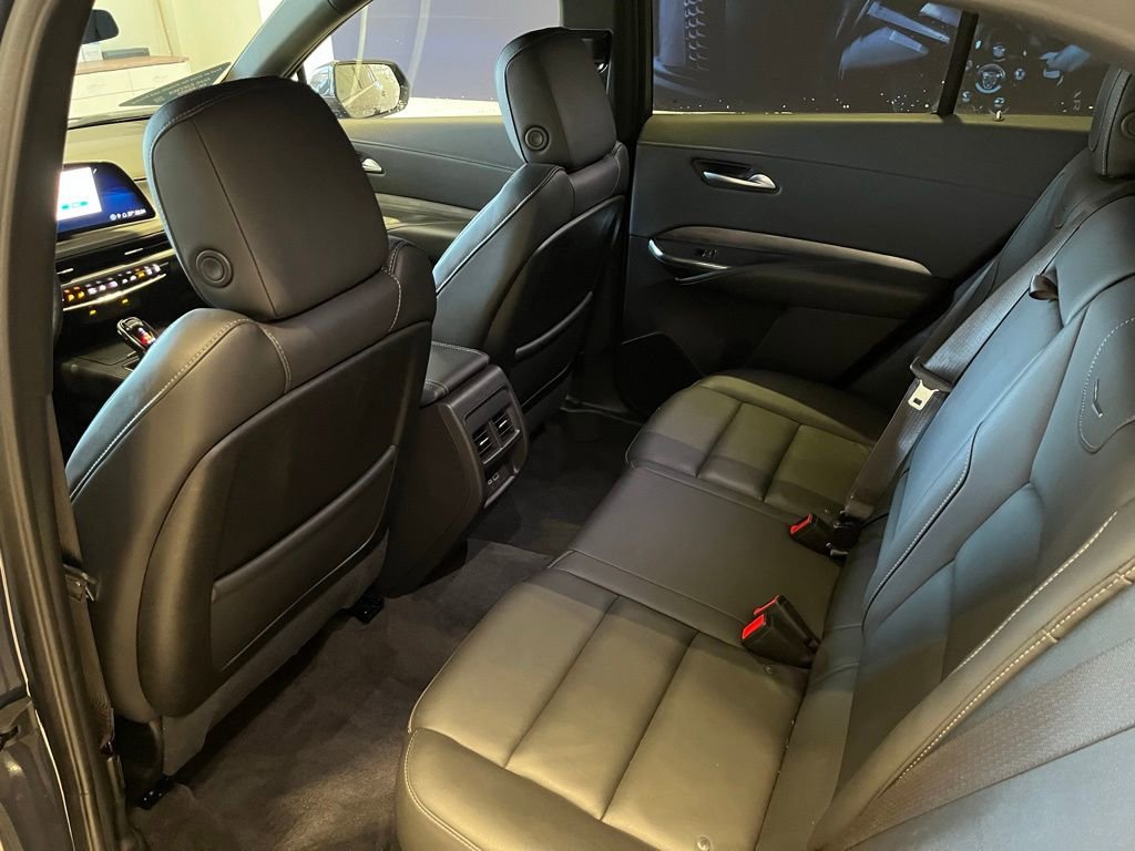 Used 2025 Cadillac XT4 Premium Luxury image 20