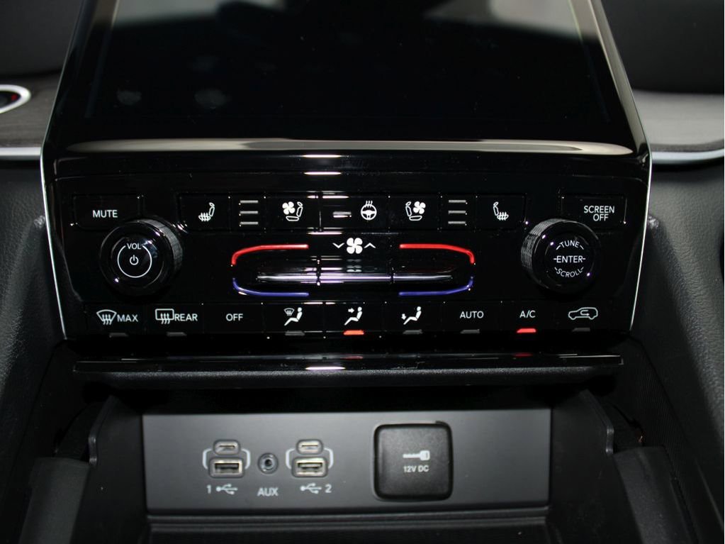 New 2025 Jeep Grand Cherokee Limited w/ Luxury Tech Group II image 17
