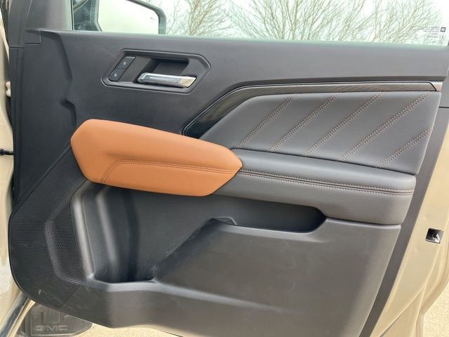 Used 2023 GMC Canyon AT4 w/ AT4 Premium Package image 17