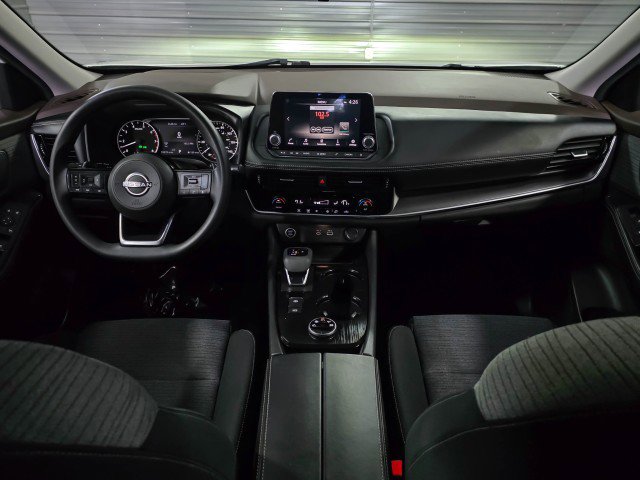 Used 2022 Nissan Rogue SV image 11