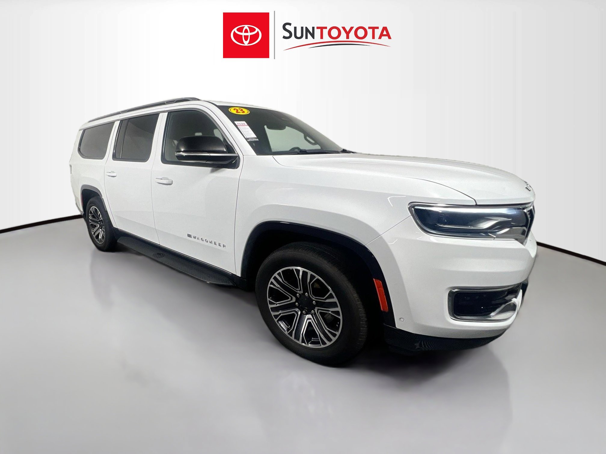 Used 2023 Jeep Wagoneer L Series II image 1