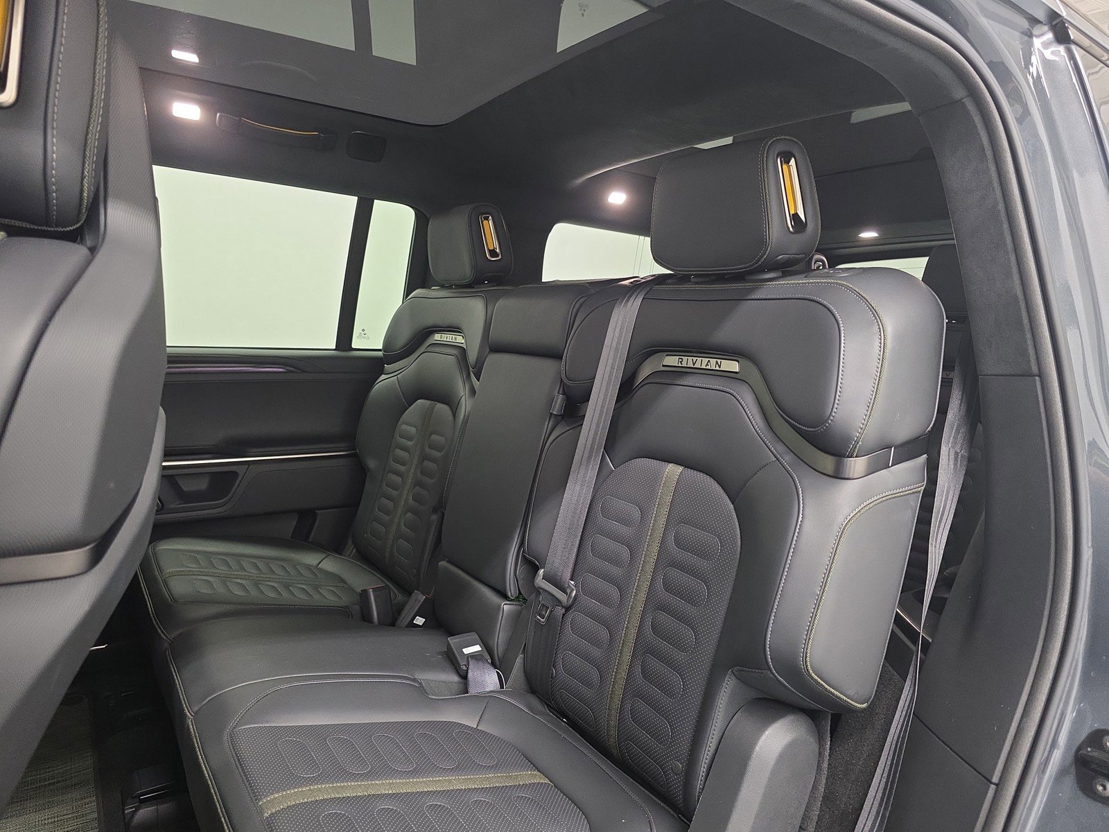 Used 2024 Rivian R1S Adventure AWD/4WD image 21