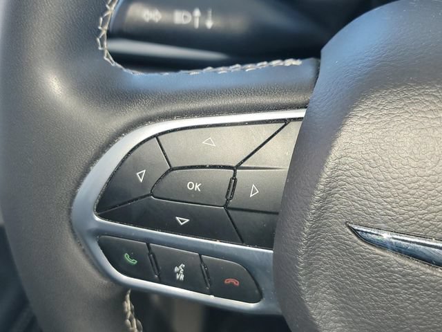 Used 2023 Chrysler Pacifica Touring-L FWD image 17